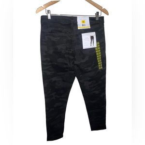 Social Standard by Sanctuary Women's Black Camo Skinny Ankle Jeans Size 8